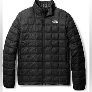 Men’s Northface size medium thermoball jacket. Used, but looks new.